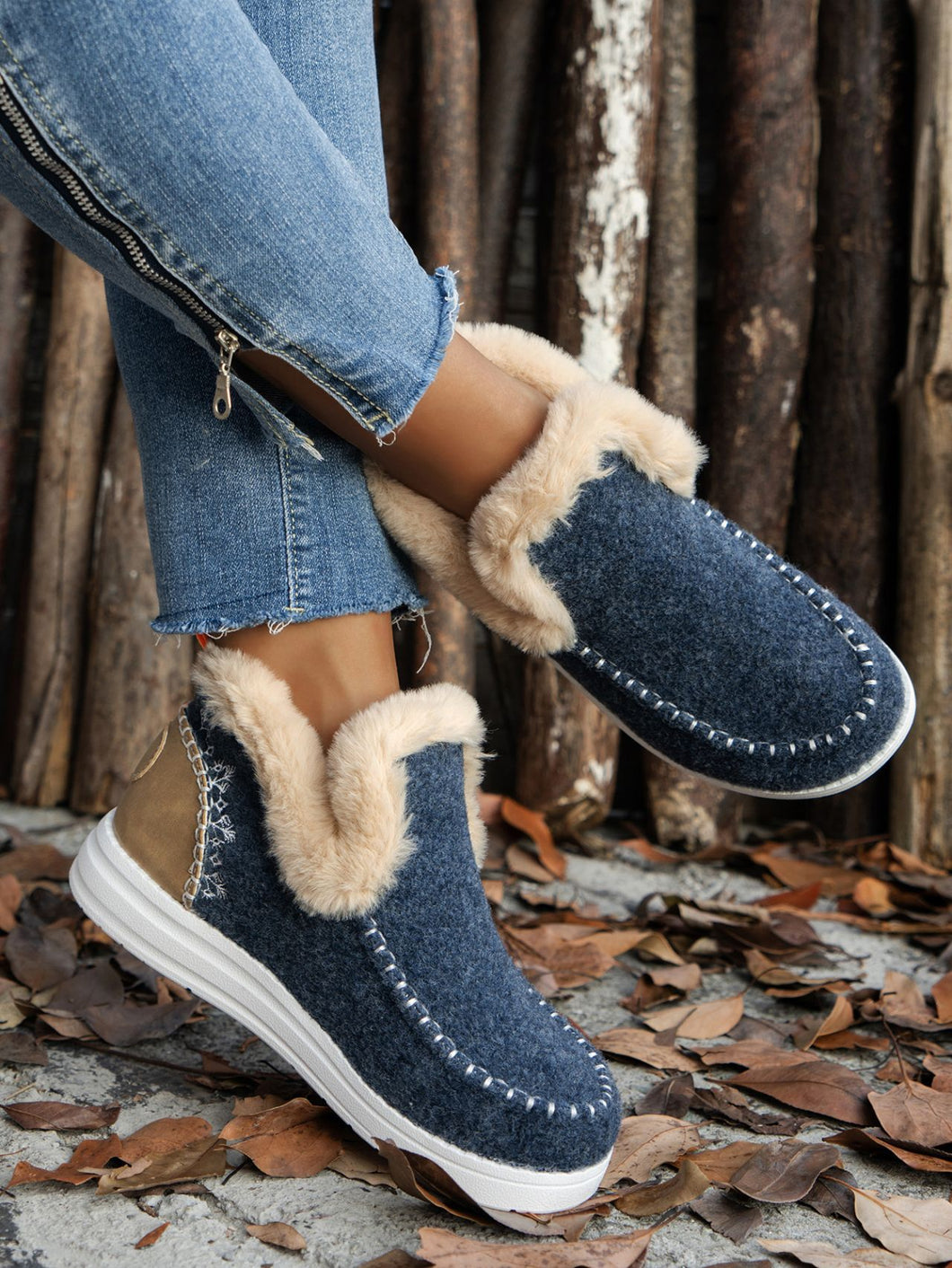 Cozy Furry Suede Round Toe Flat Sneakers
